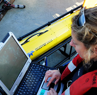 Gavia auv with a technician